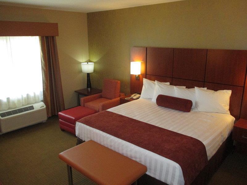 Best Western Plus Finger Lakes Inn & Suites Cortland Bilik gambar